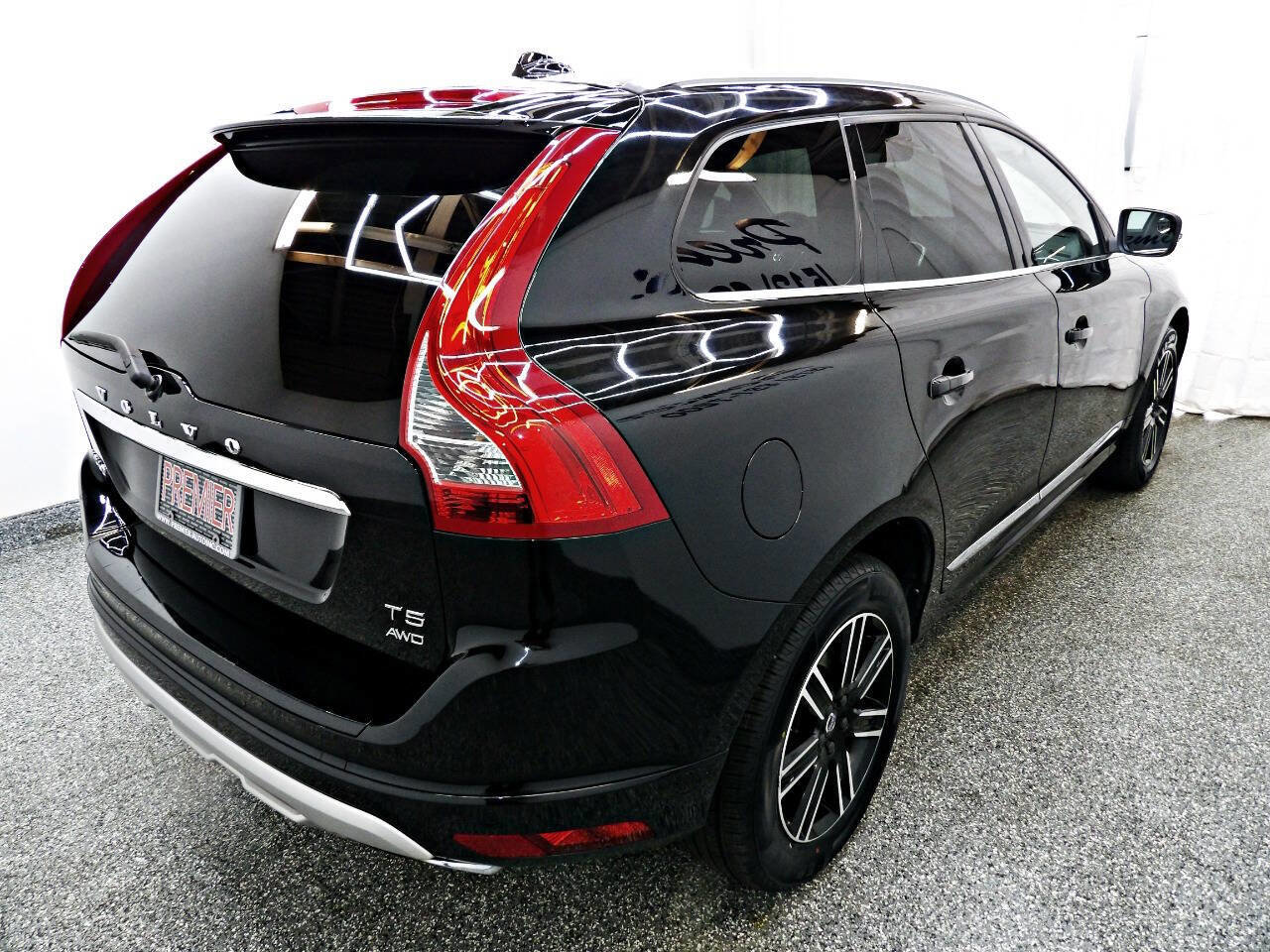 Used 2017 Volvo XC60 T5 Dynamic image 6