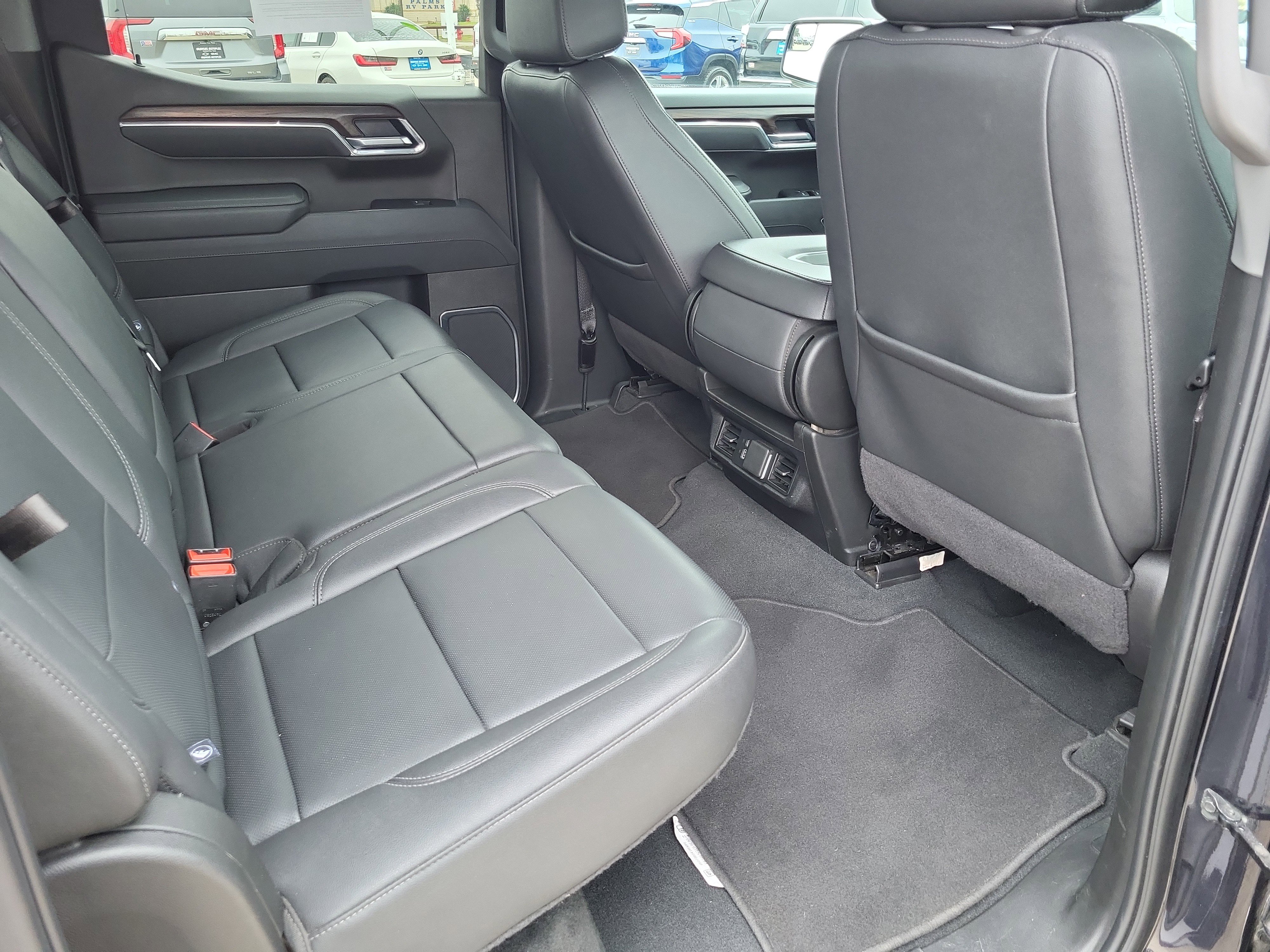 Used 2025 GMC Sierra 1500 SLT image 11