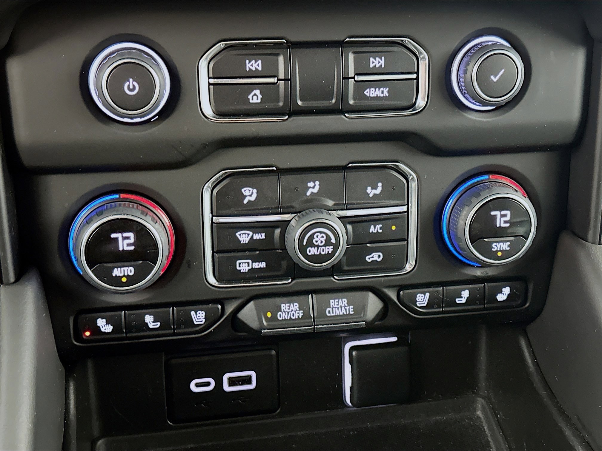 Used 2023 Chevrolet Suburban Premier image 16