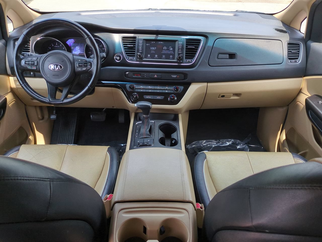 Used 2017 Kia Sedona LX w/ LX Essentials Premium Package FWD image 15