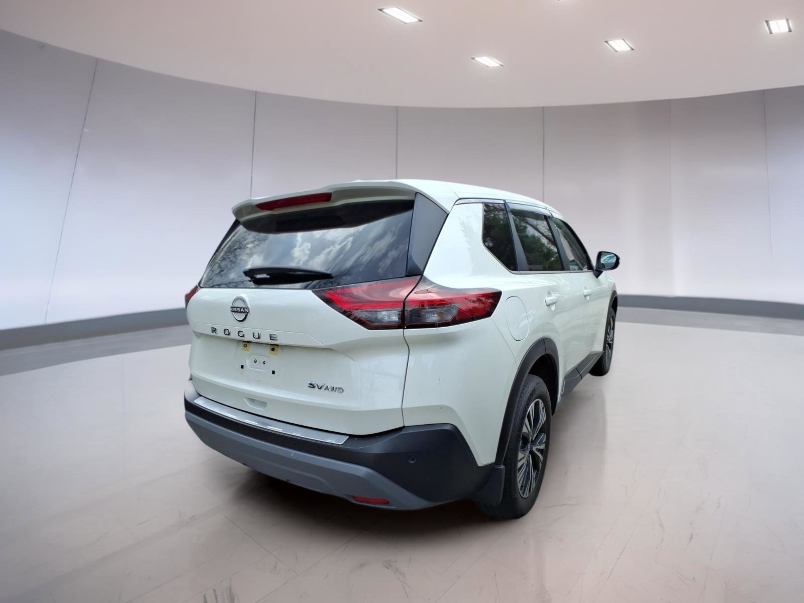 Used 2023 Nissan Rogue SV image 4