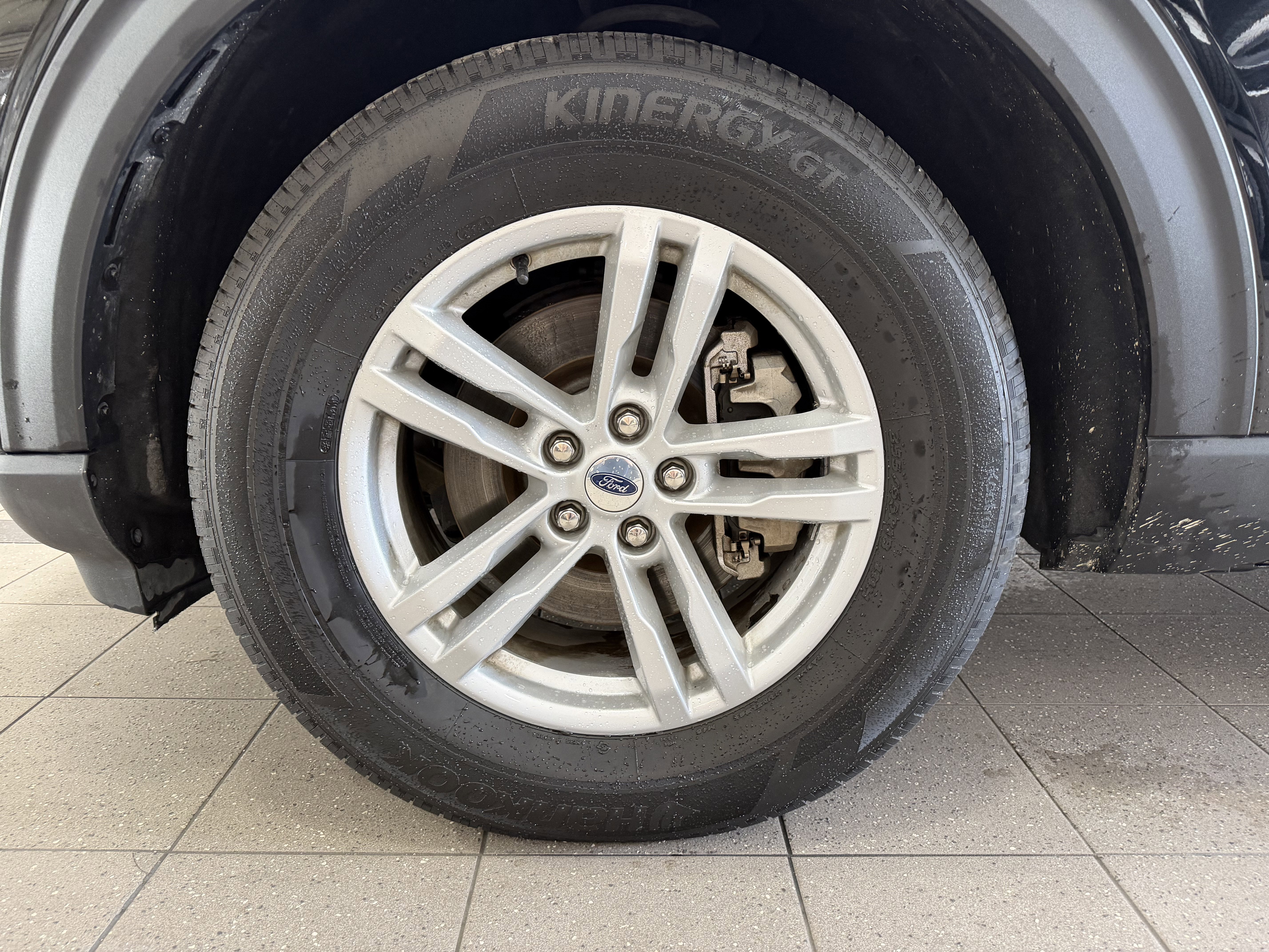 Used 2022 Ford Explorer XLT w/ Equipment Group 202A RWD image 4