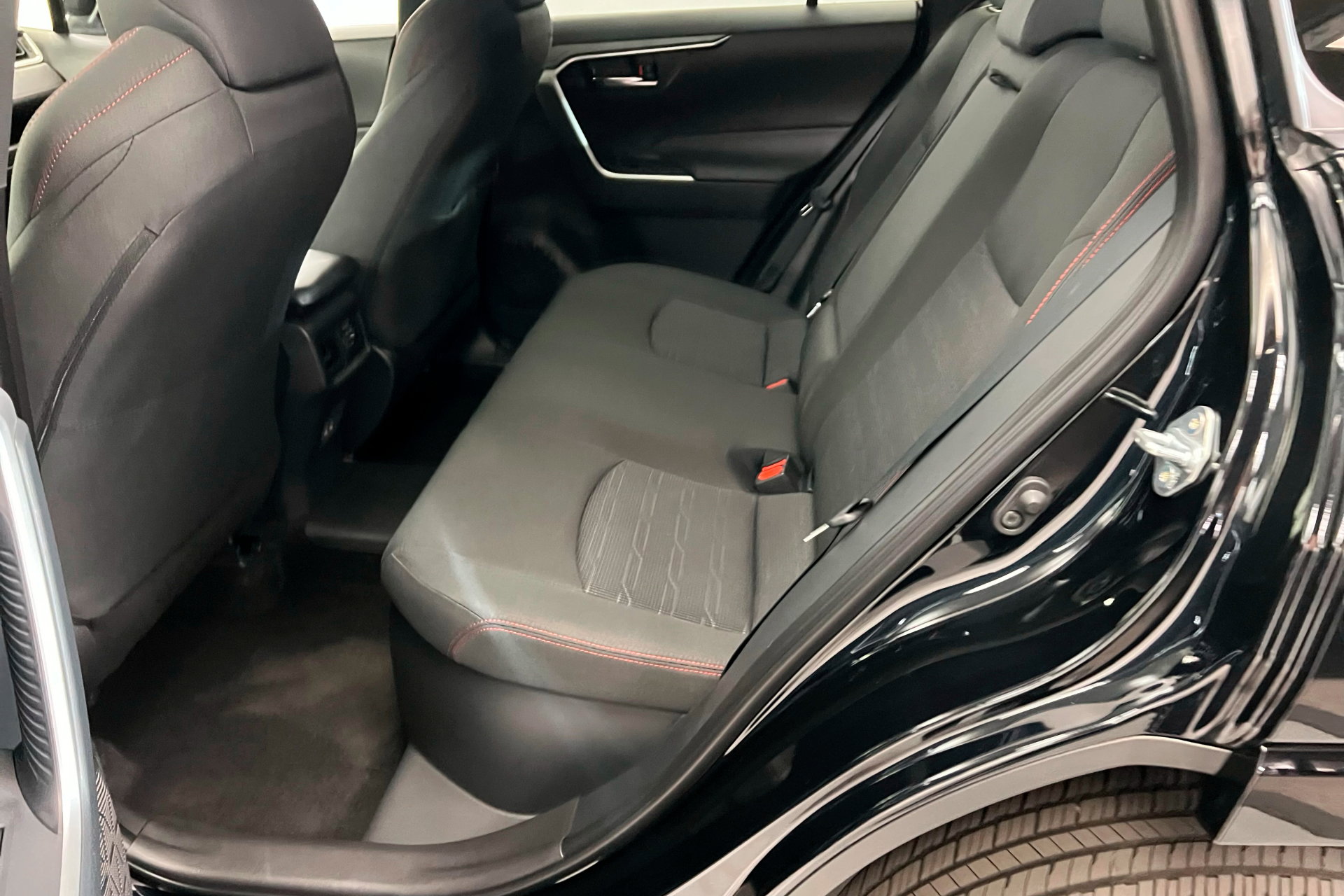 Used 2025 Toyota RAV4 SE w/ Weather & Moonroof Package image 20