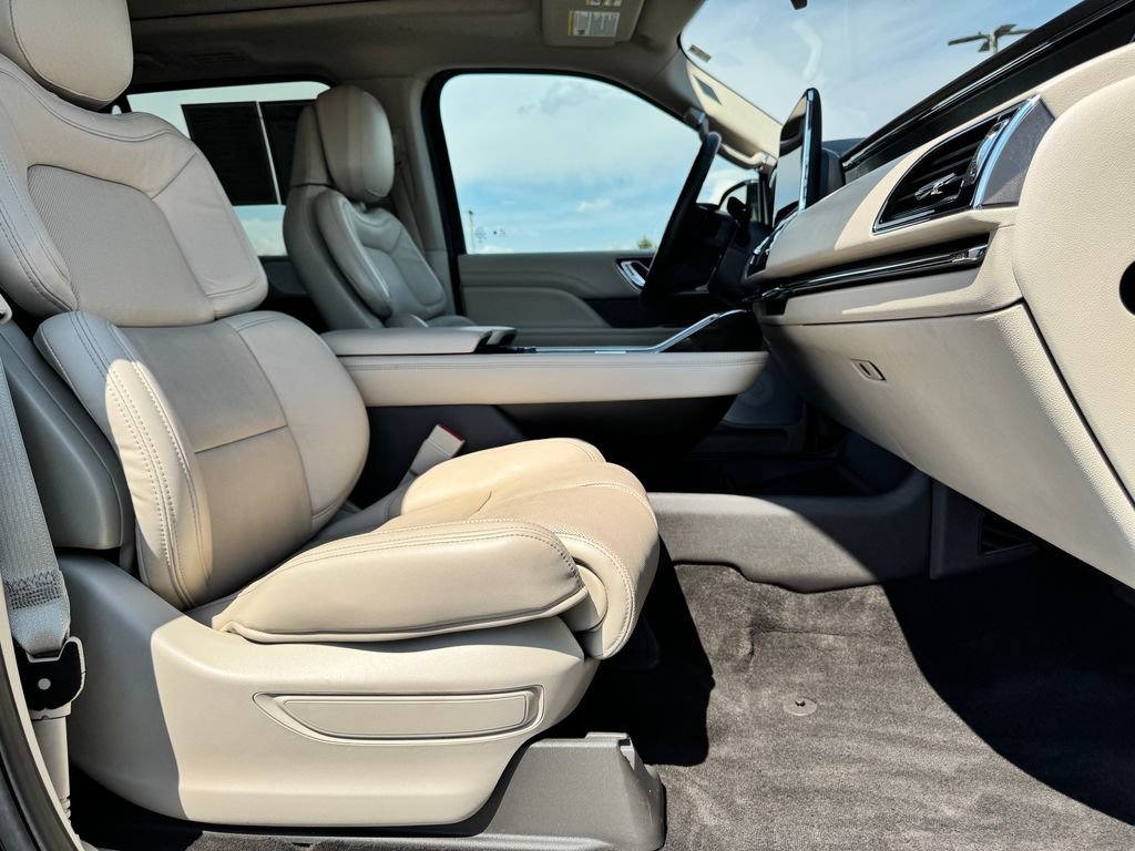 Used 2021 Lincoln Navigator Reserve w/ Luxury Package AWD/4WD image 10
