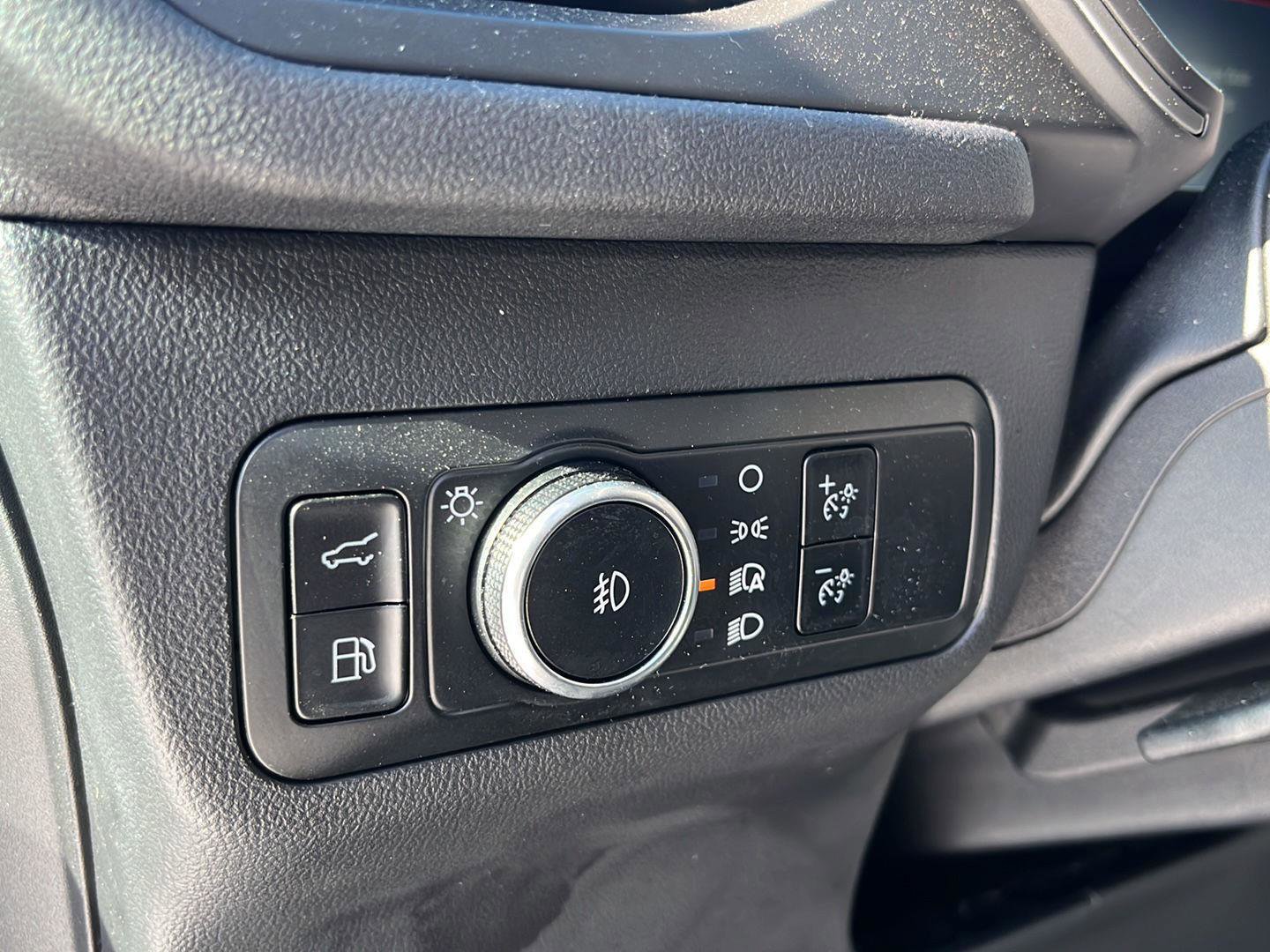 Used 2024 Ford Escape SE image 12