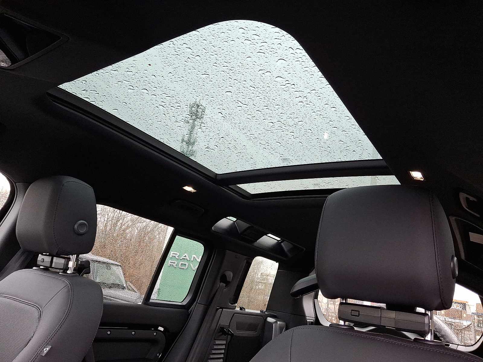 New 2026 Land Rover Defender 110 X-Dynamic SE image 11