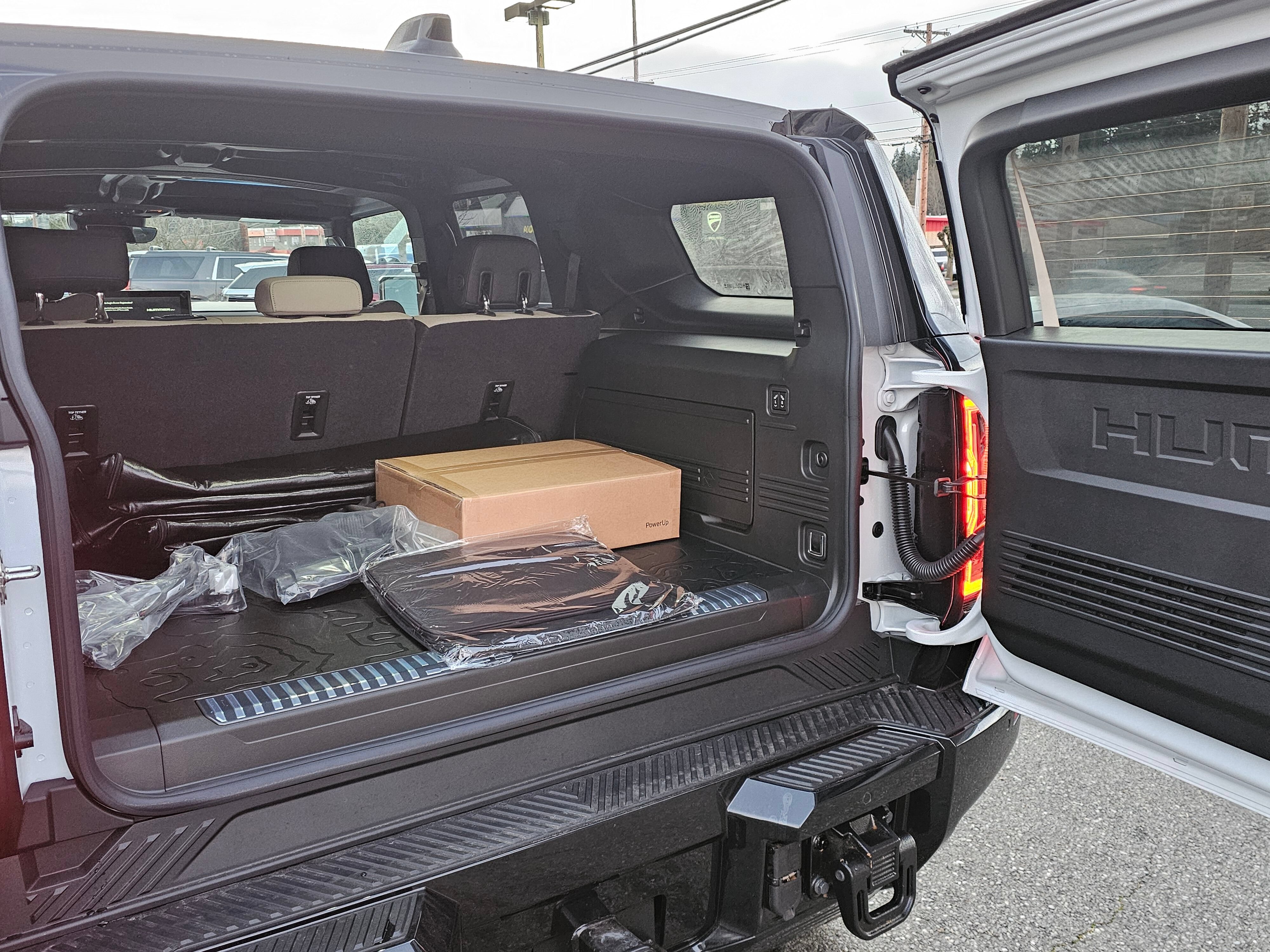 New 2026 GMC Hummer EV SUV w/ LPO, Dark Essentials Package AWD/4WD image 13