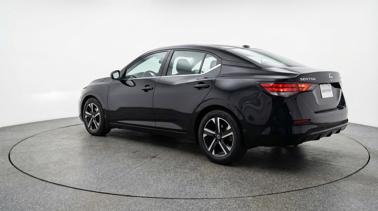 Used 2025 Nissan Sentra SV image 6