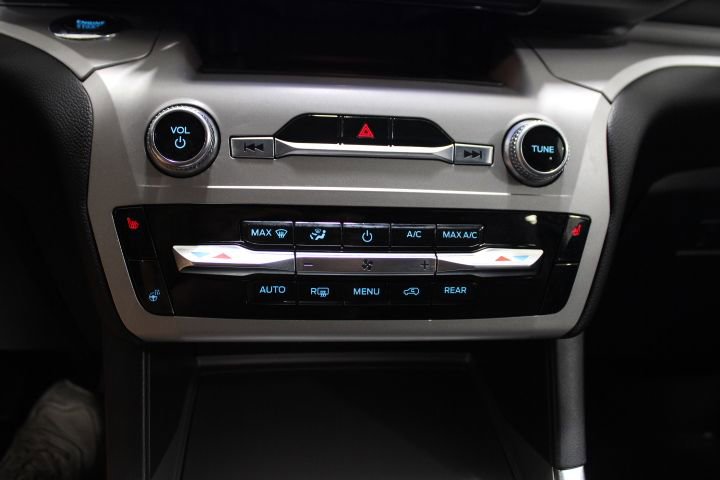 Used 2023 Ford Explorer XLT w/ Equipment Group 202A image 32