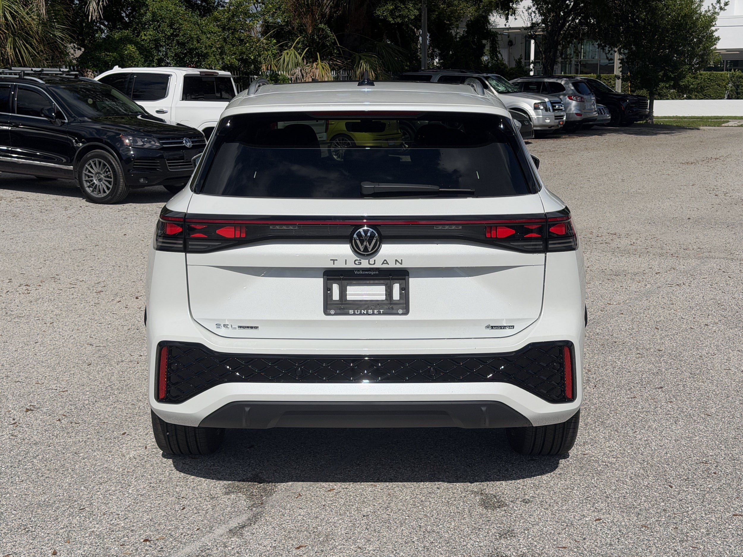 New 2026 Volkswagen Tiguan SEL R-Line AWD/4WD image 4