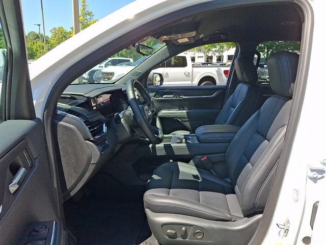 Used 2026 GMC Acadia Elevation w/ Elevation Premium Package FWD image 13