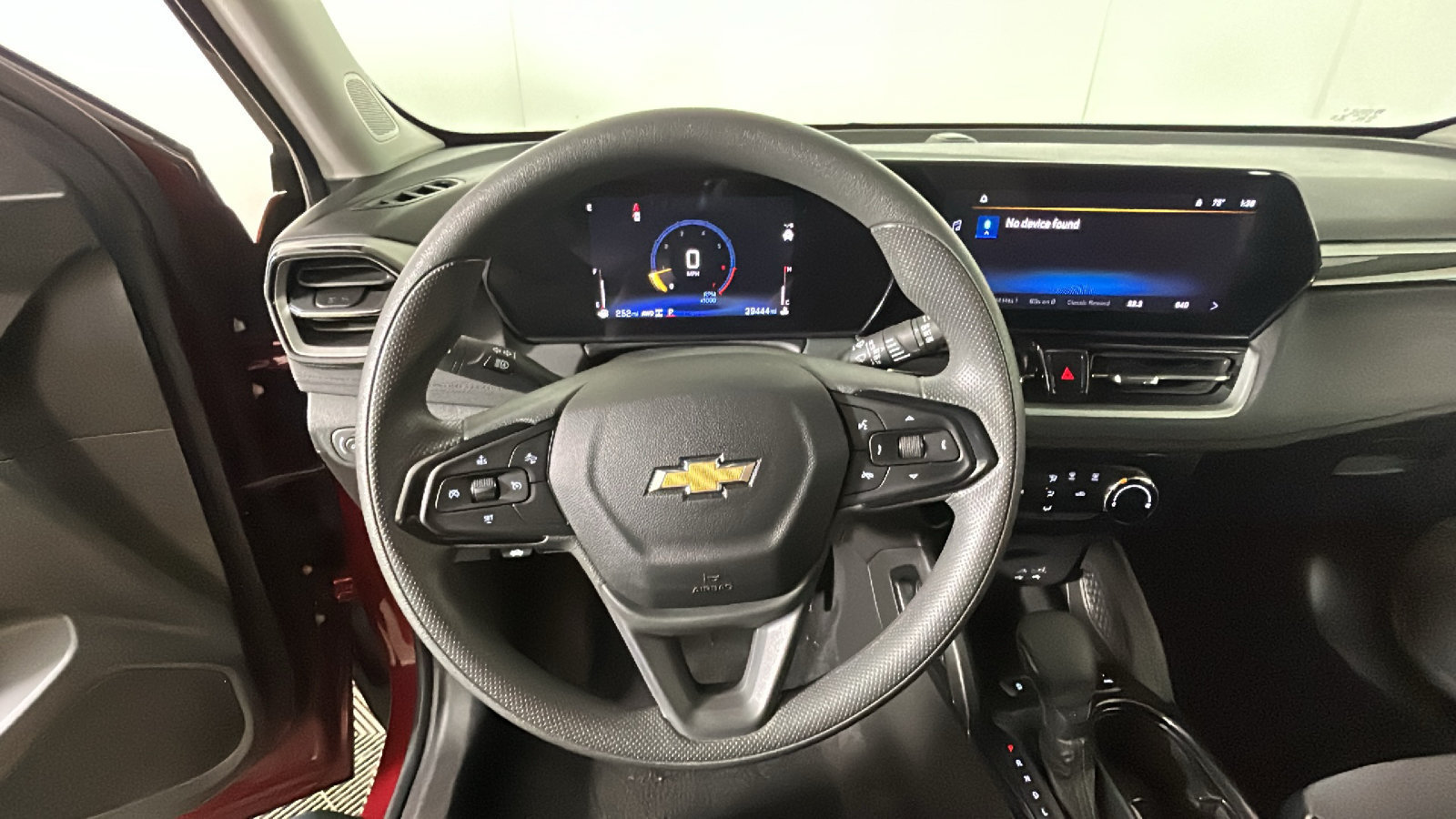 Used 2025 Chevrolet TrailBlazer LT AWD/4WD image 17