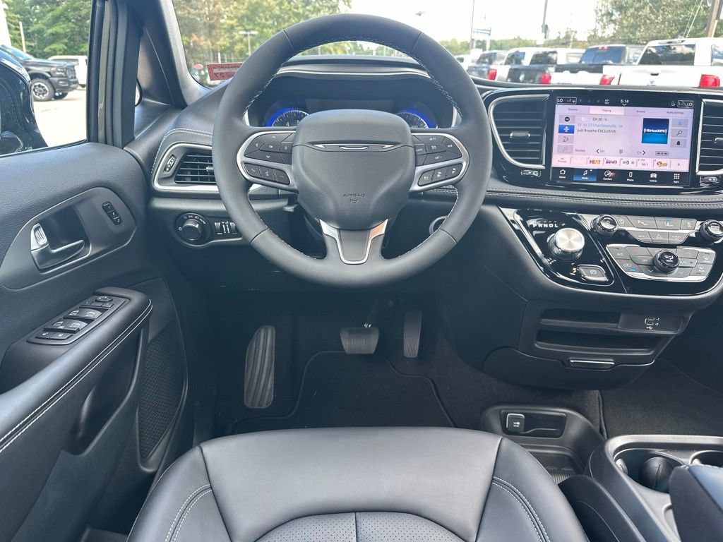 New 2027 Chrysler Pacifica Select AWD/4WD image 14