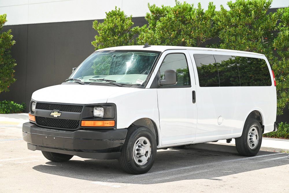 Used 2017 Chevrolet Express 2500 LS RWD image 1