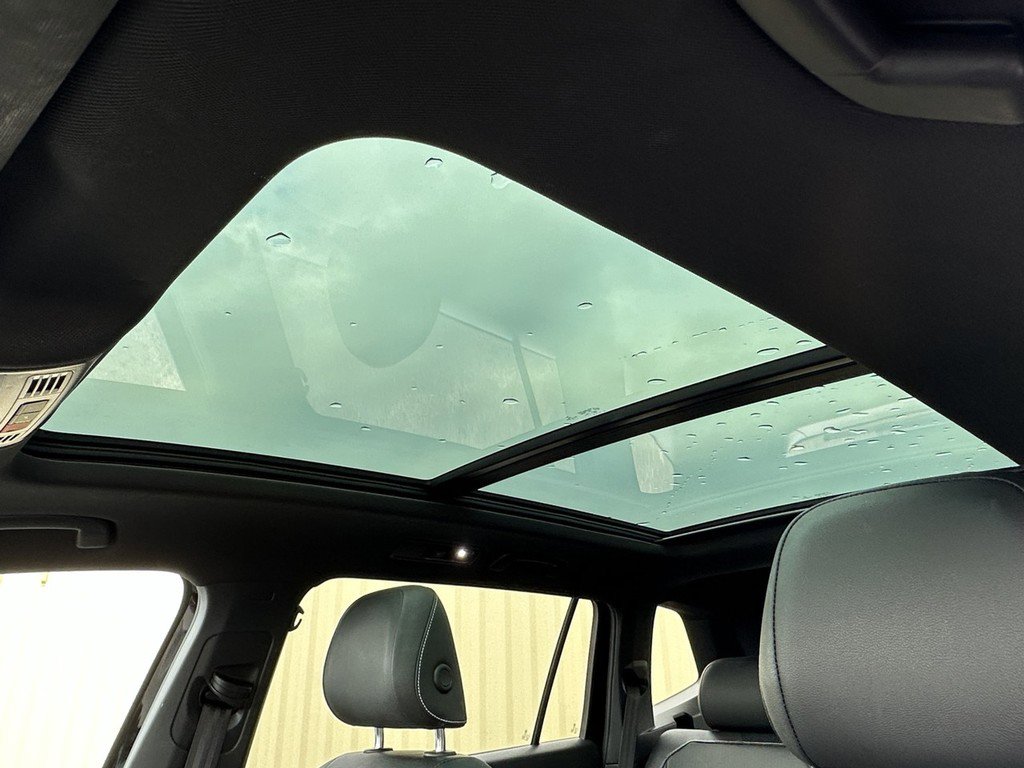 Used 2023 Volkswagen Tiguan SE R-Line image 4