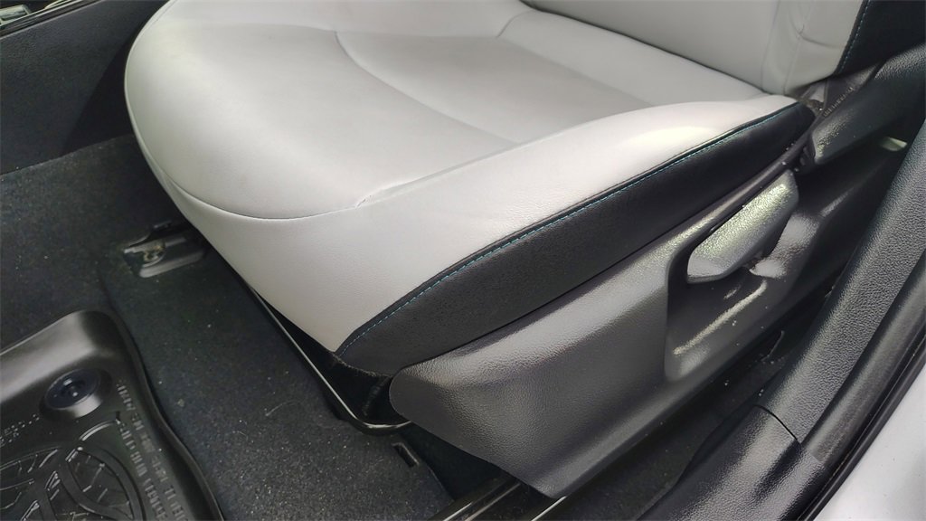 Used 2020 Toyota Prius XLE image 10