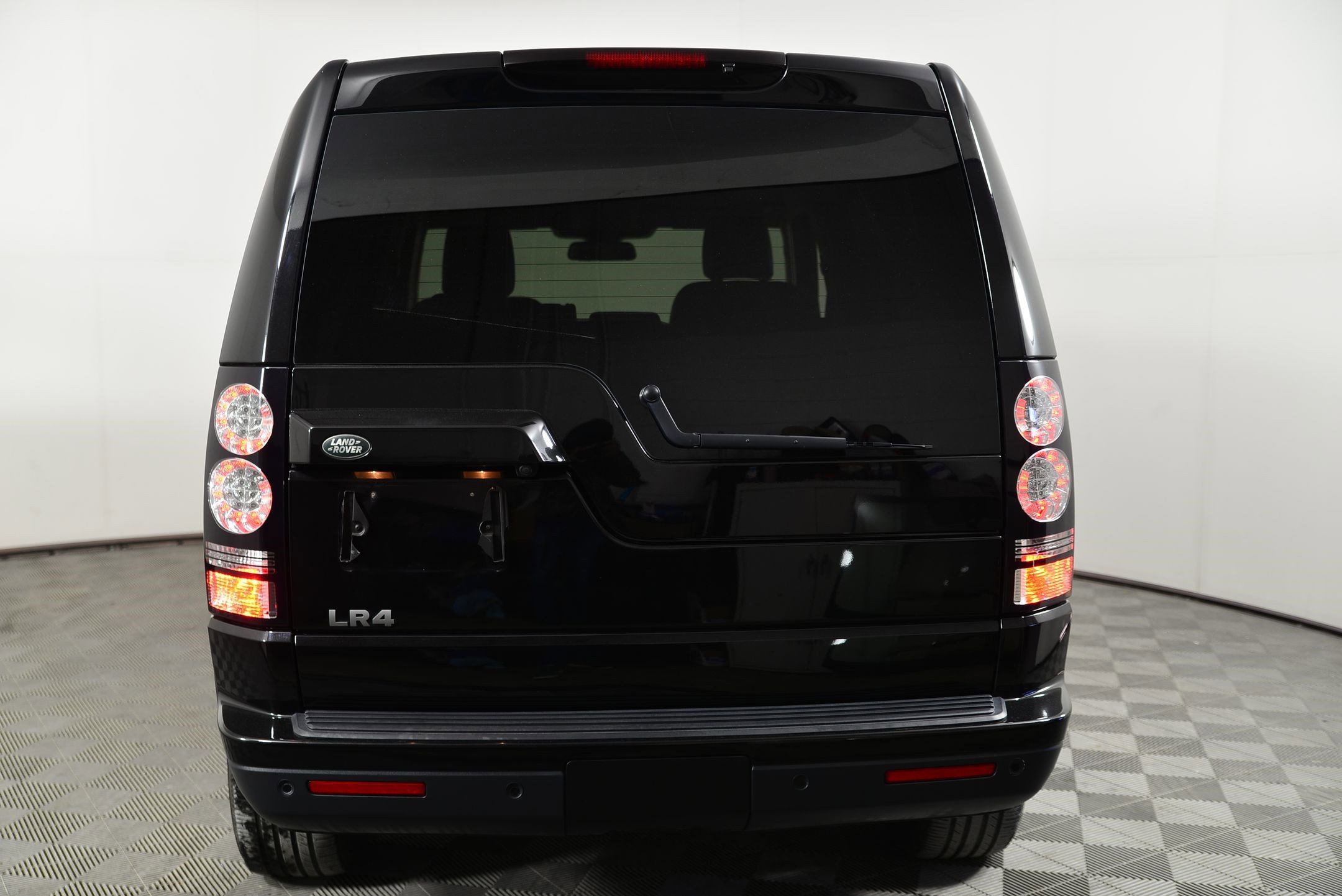 Used 2016 Land Rover LR4 image 8