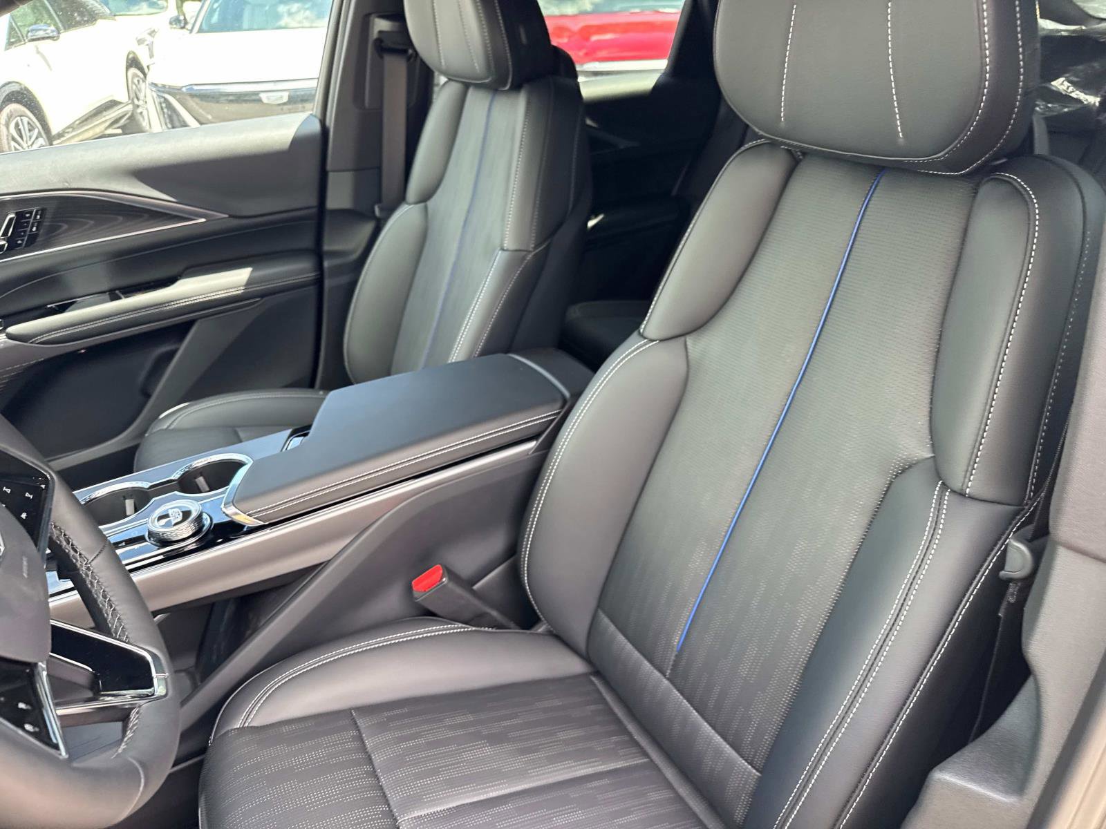 New 2025 Cadillac Lyriq Luxury image 18