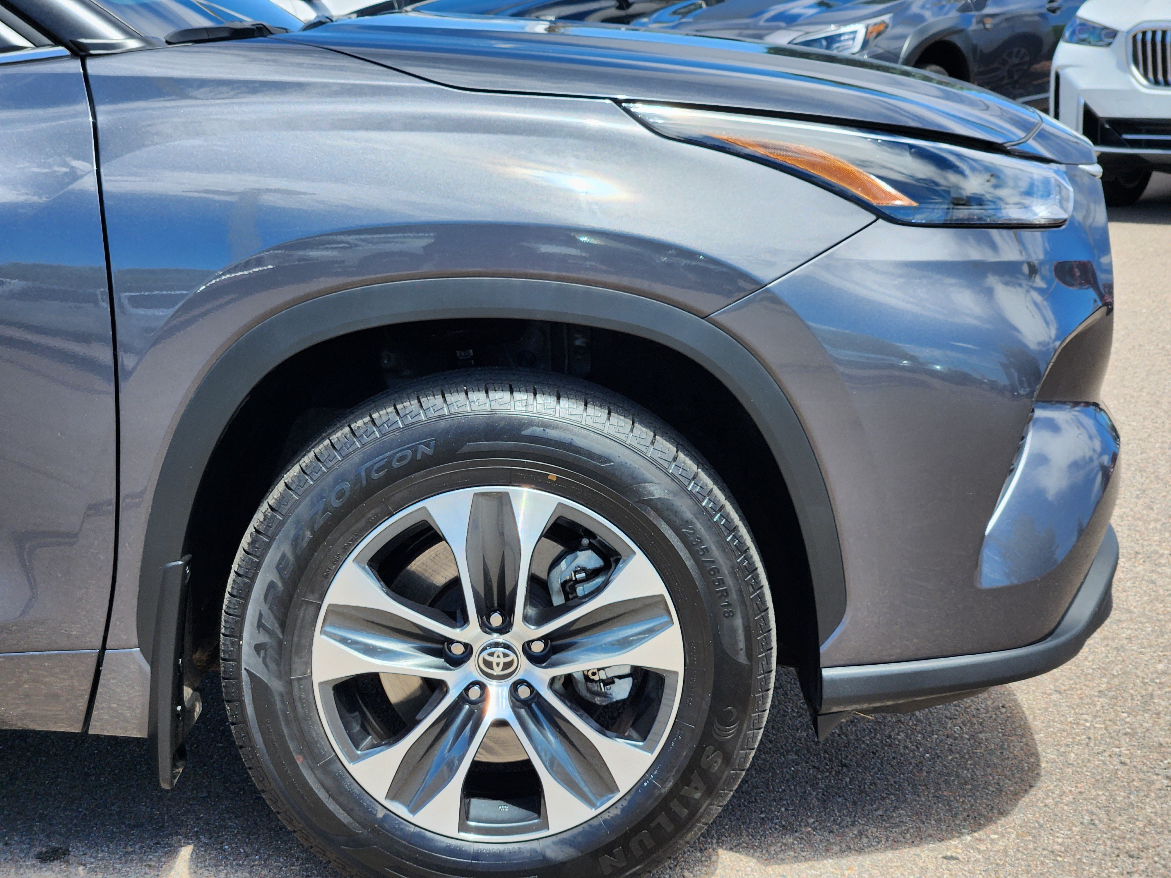 Used 2025 Toyota Highlander XLE AWD/4WD image 7