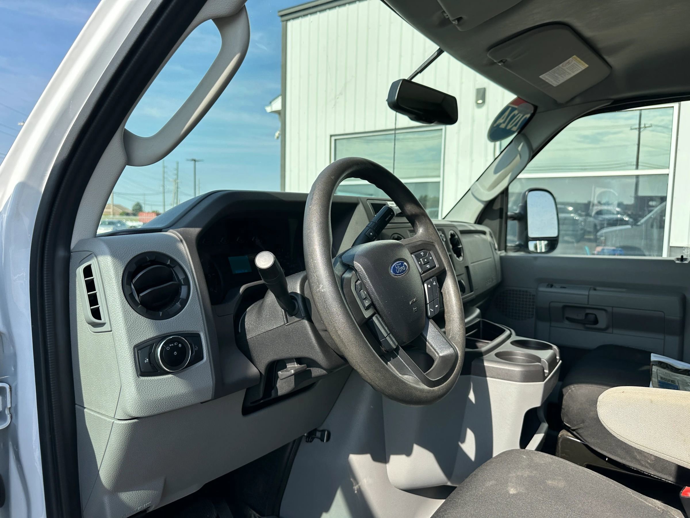 Used 2024 Ford E-450 and Econoline 450 Super Duty w/ Power Windows & Locks Group image 23