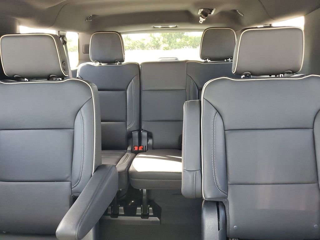 Certified 2025 Chevrolet Suburban Premier image 13