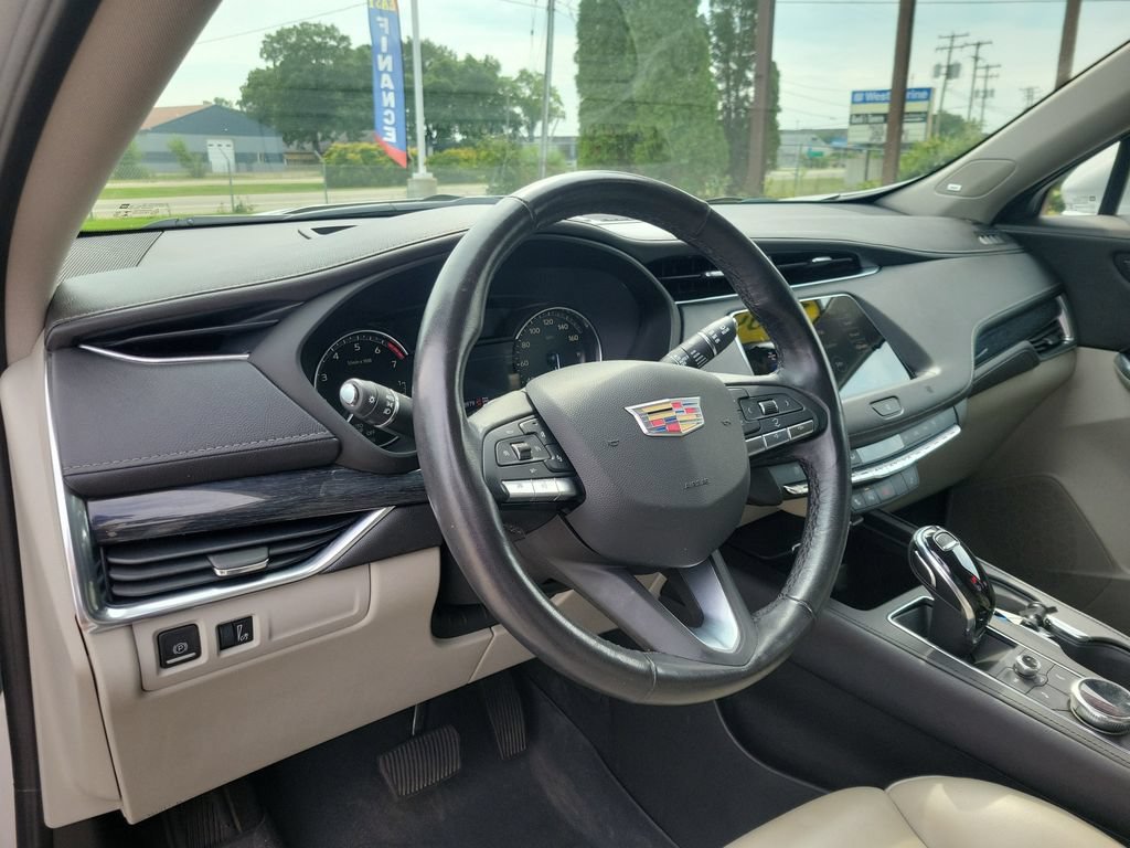 Used 2020 Cadillac XT4 Premium Luxury w/ Cold Weather Package AWD/4WD image 21