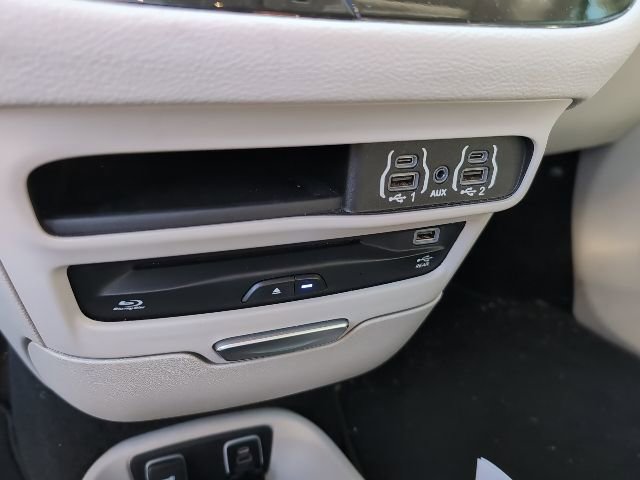 Used 2021 Chrysler Pacifica Touring-L w/ Uconnect Theater Family Group image 20
