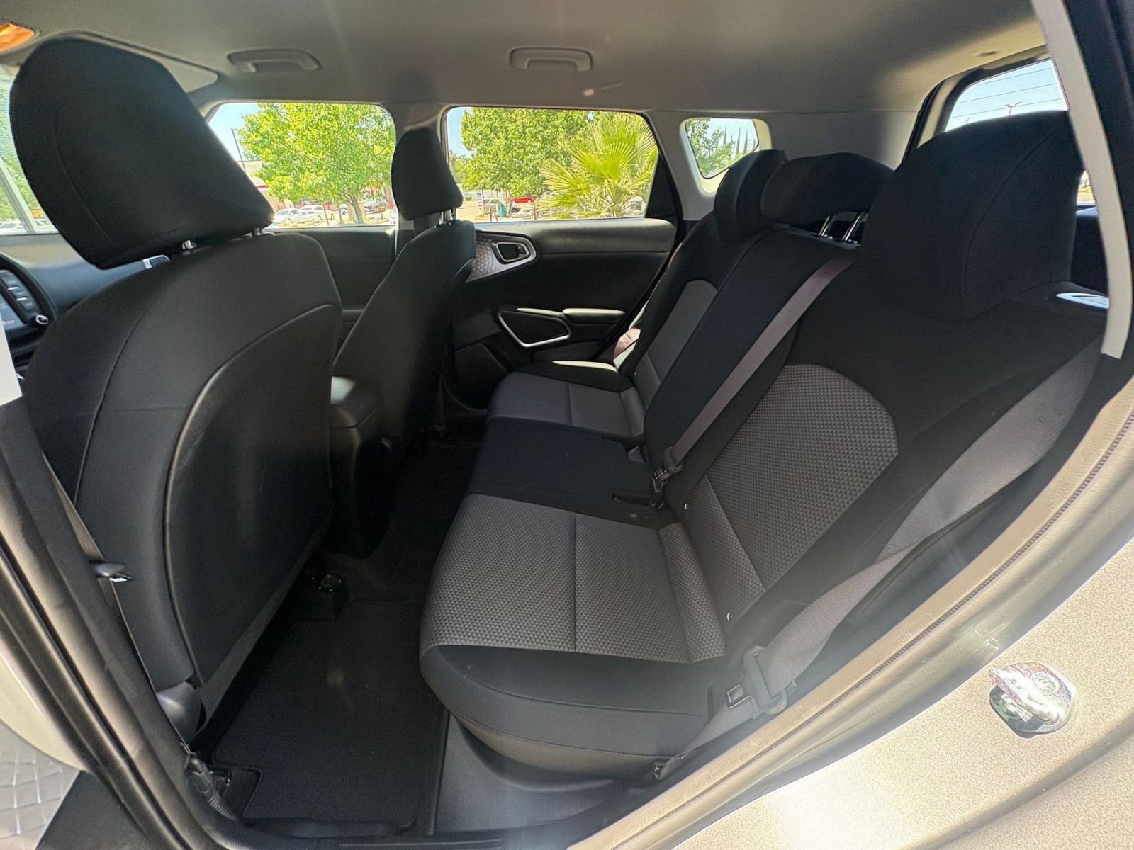 Used 2025 Kia Soul LX w/ LX Technology Package FWD image 23