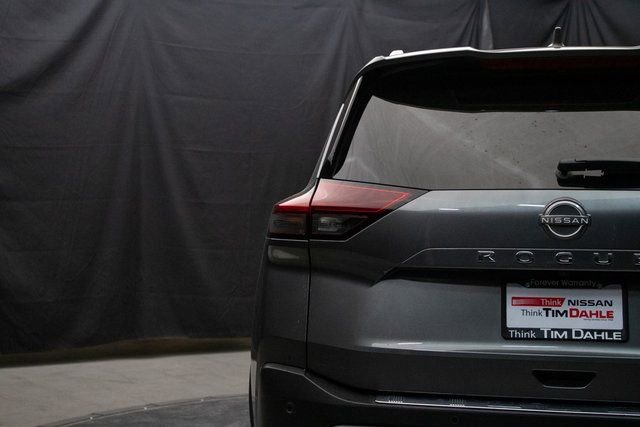 Used 2023 Nissan Rogue SL w/ SL Premium Package image 12