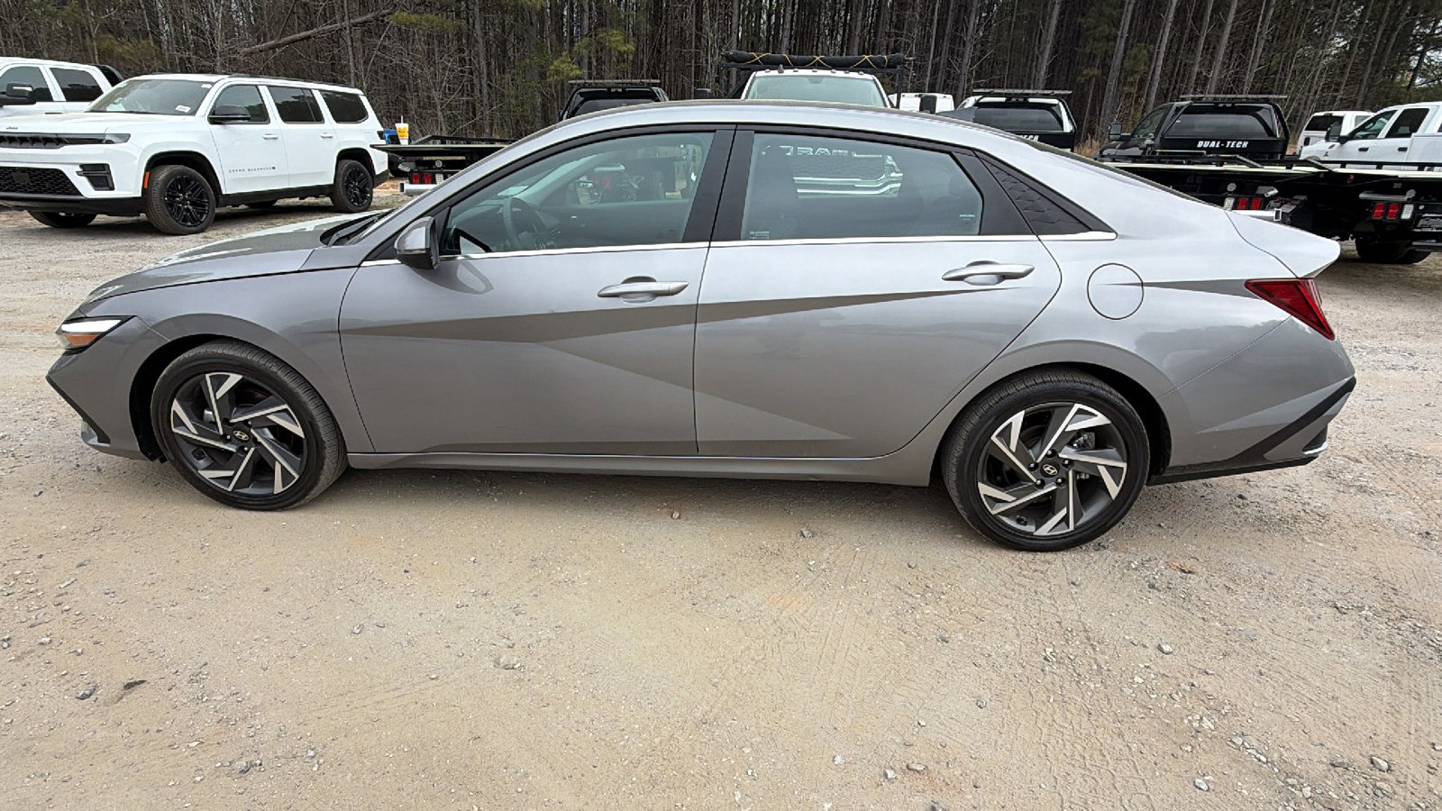 Used 2024 Hyundai Elantra Limited image 11