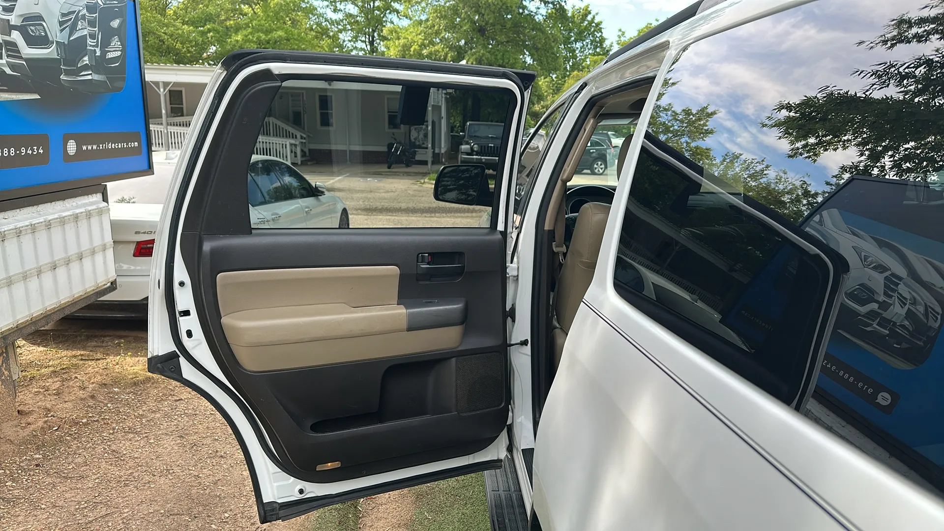 Used 2011 Toyota Sequoia SR5 AWD/4WD image 19
