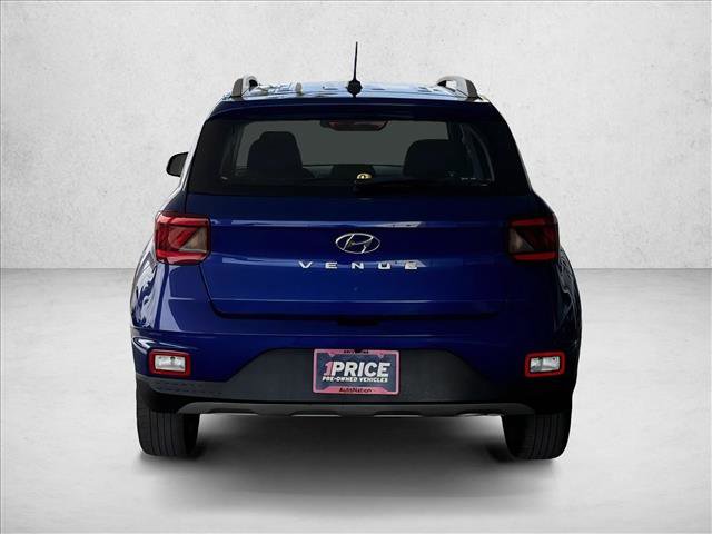 Used 2023 Hyundai Venue SEL image 8