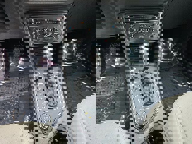 Used 2020 Volkswagen Tiguan SE w/ Panoramic Sunroof Package image 22