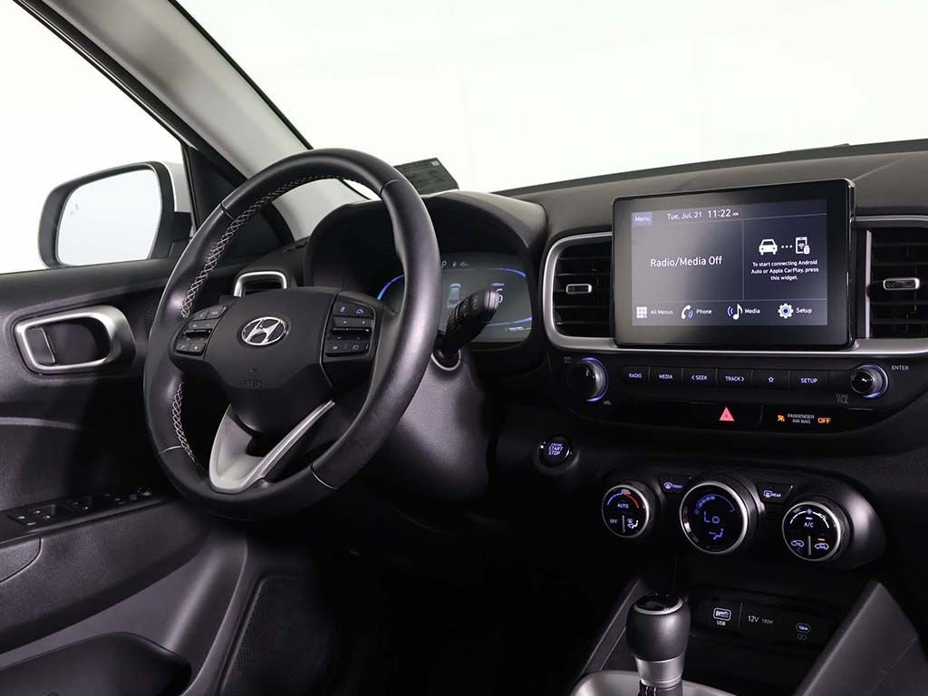 Certified 2024 Hyundai Venue SEL FWD image 25