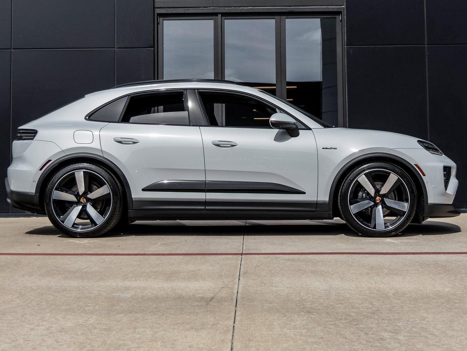 New 2026 Porsche Macan Electric RWD image 12