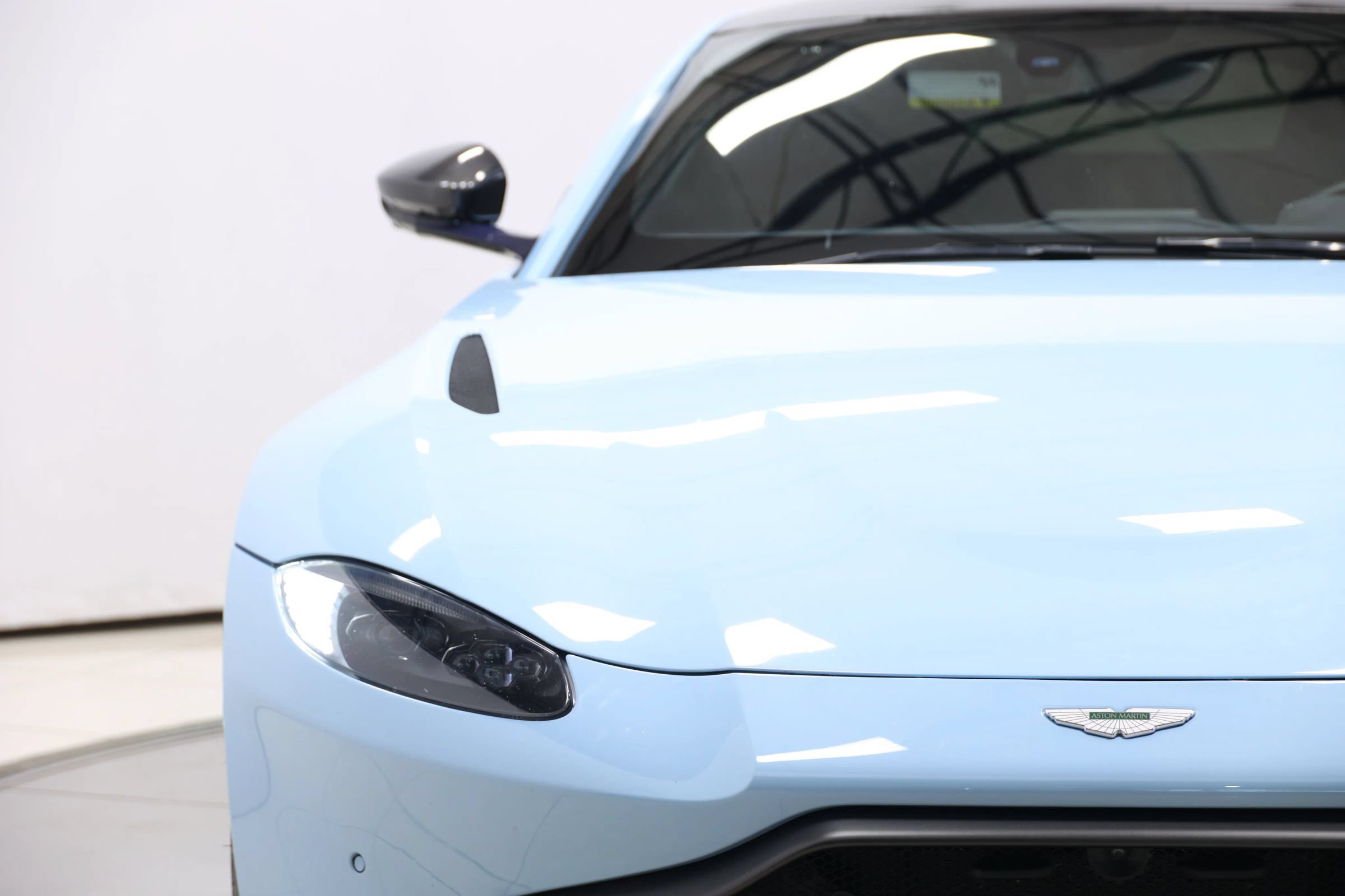 Used 2020 Aston Martin V8 Vantage Coupe RWD image 85