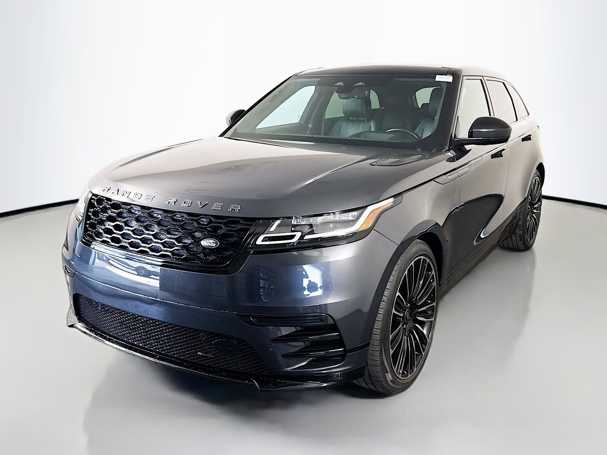 Used 2022 Land Rover Range Rover Velar R-Dynamic S image 4