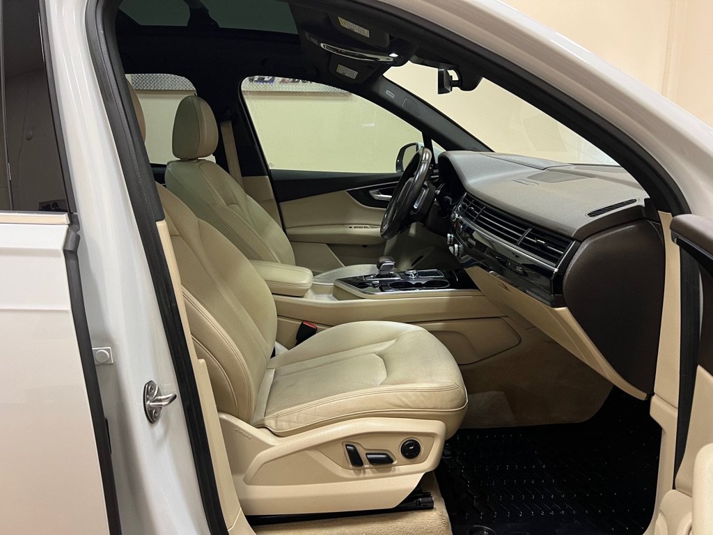 Used 2018 Audi Q7 3.0T Prestige AWD/4WD image 30