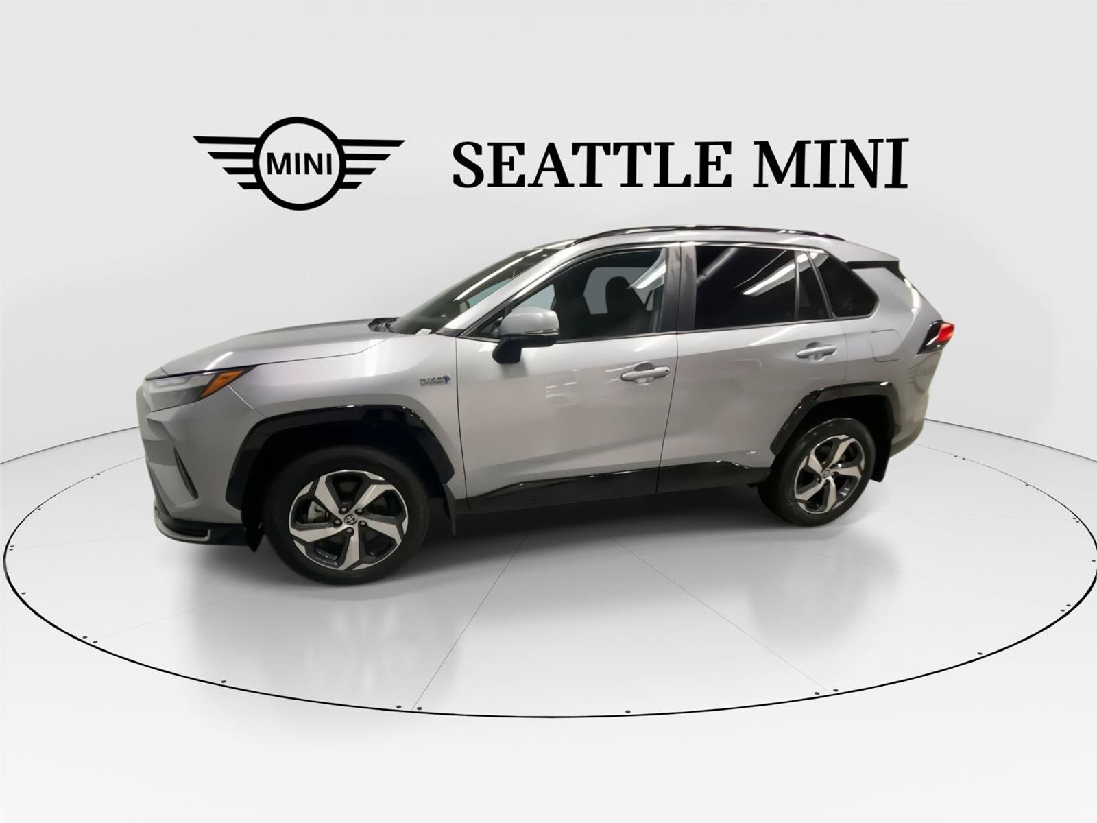 Used 2023 Toyota RAV4 SE w/ Weather & Moonroof Package AWD/4WD image 5
