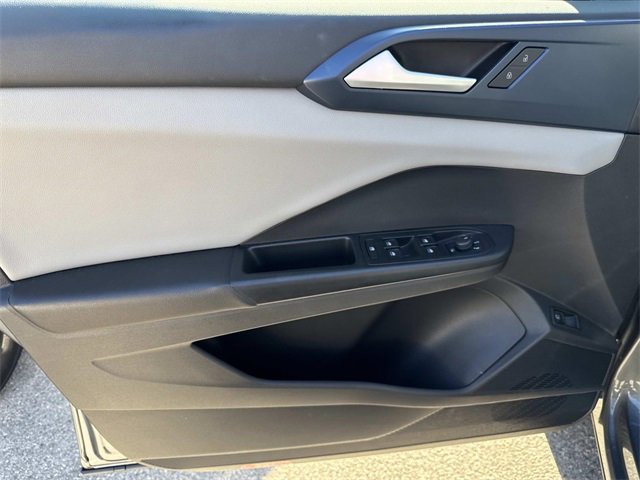 Certified 2022 Volkswagen Taos SE image 16