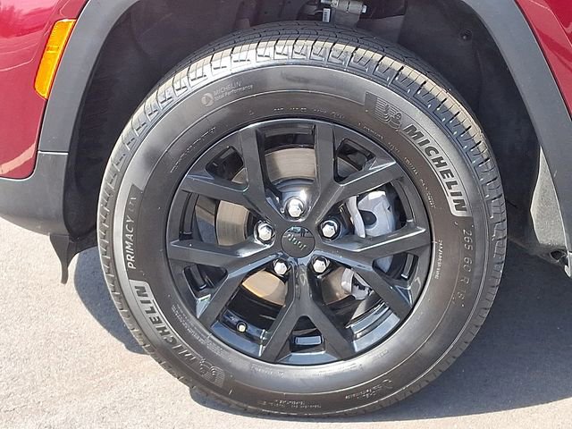 Used 2025 Jeep Grand Cherokee Altitude AWD/4WD image 8