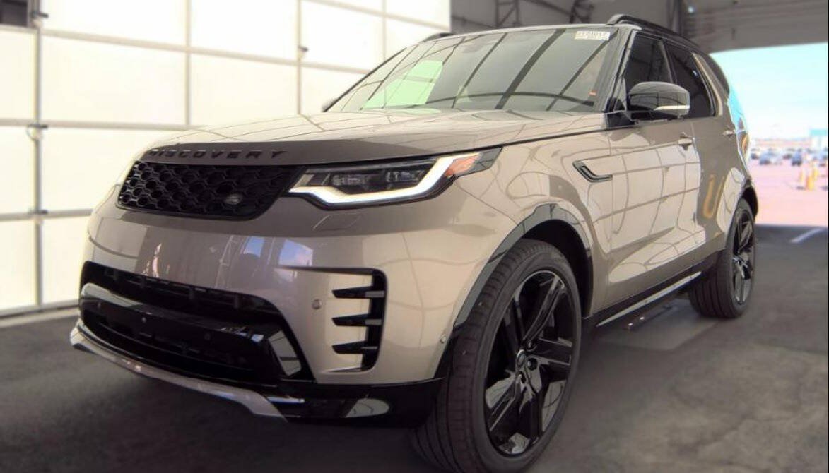 Used 2024 Land Rover Discovery Dynamic SE