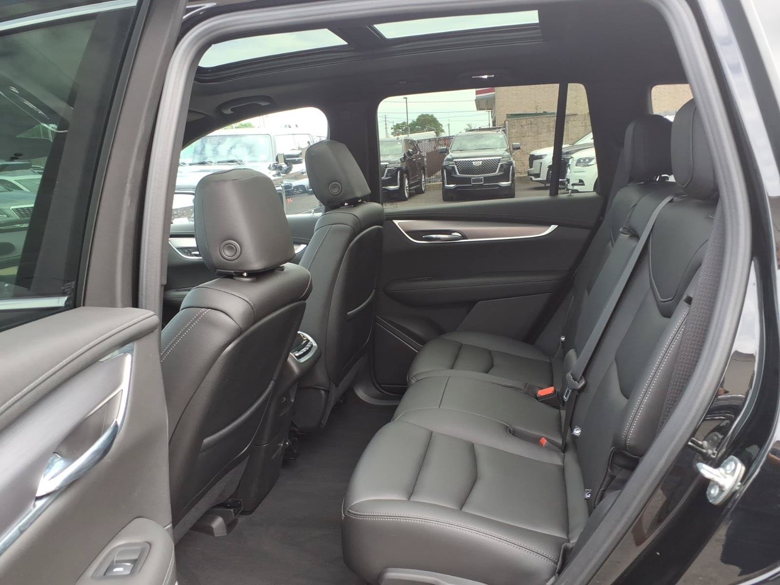 Certified 2024 Cadillac XT6 Luxury w/ LPO, Floor Liner Package AWD/4WD image 18