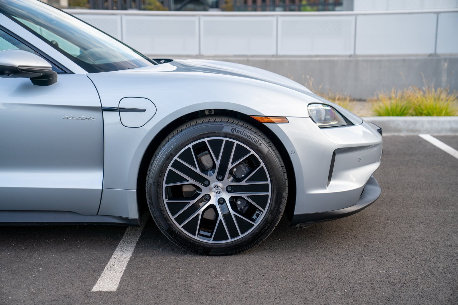 Certified 2025 Porsche Taycan AWD/4WD image 9
