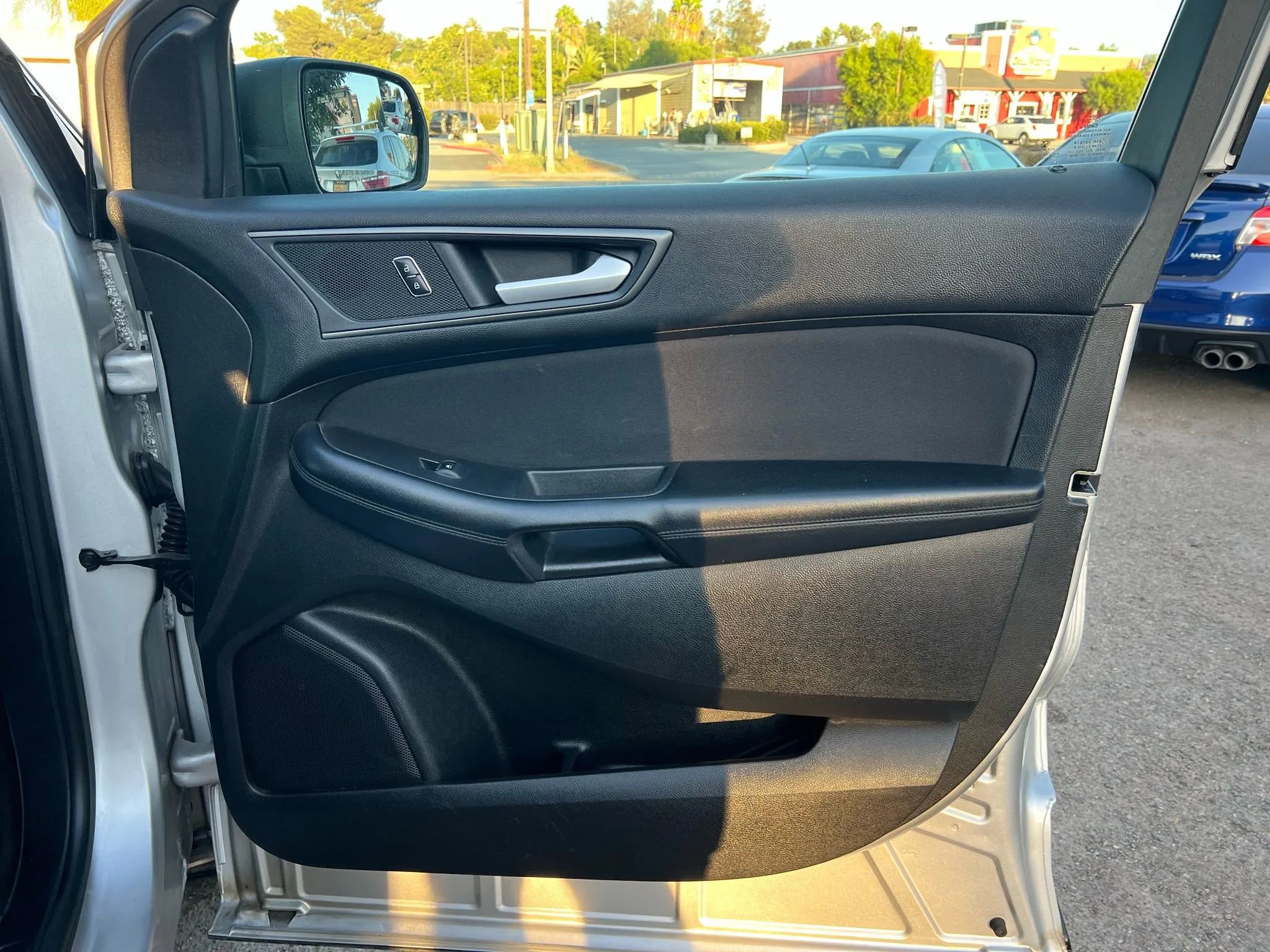 Used 2017 Ford Edge SE FWD image 22