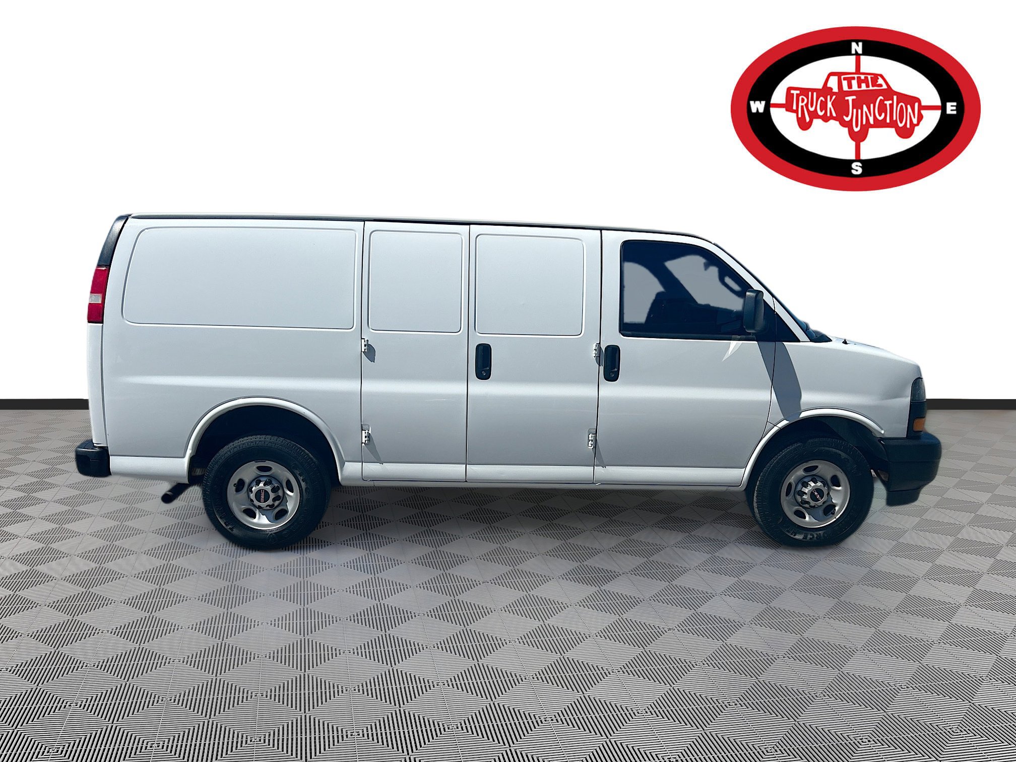 Used 2019 GMC Savana 2500 w/ Driver Convenience Package image 8