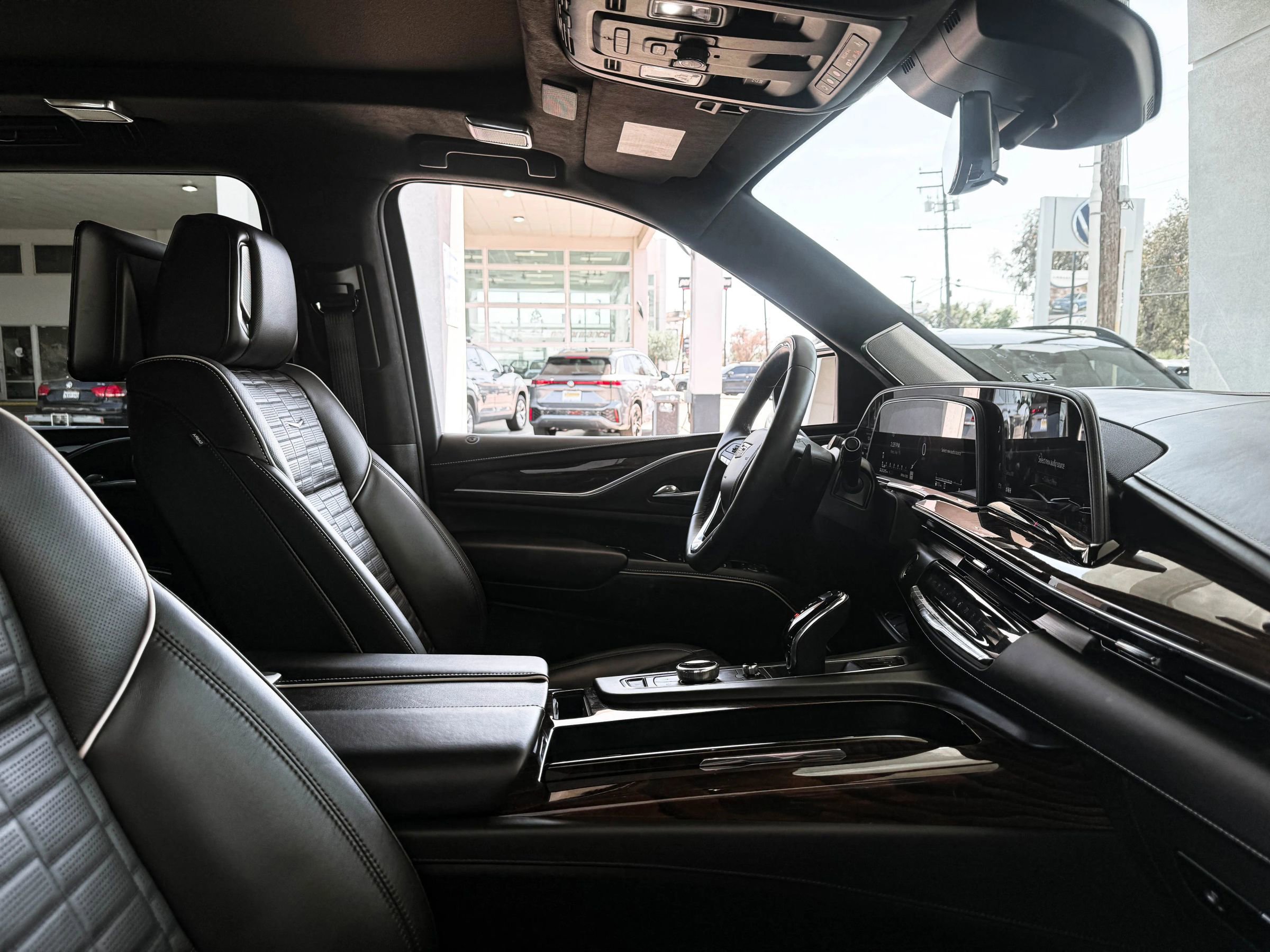 Used 2022 Cadillac Escalade ESV Sport Platinum w/ Heavy-Duty Trailer Package AWD/4WD image 31