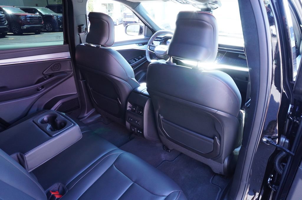 Used 2025 Jeep Wagoneer S Launch Edition image 10