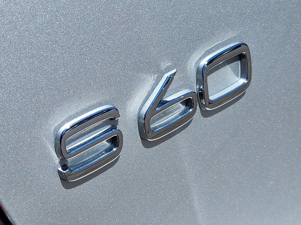 Used 2017 Volvo S60 T5 Inscription Platinum image 9