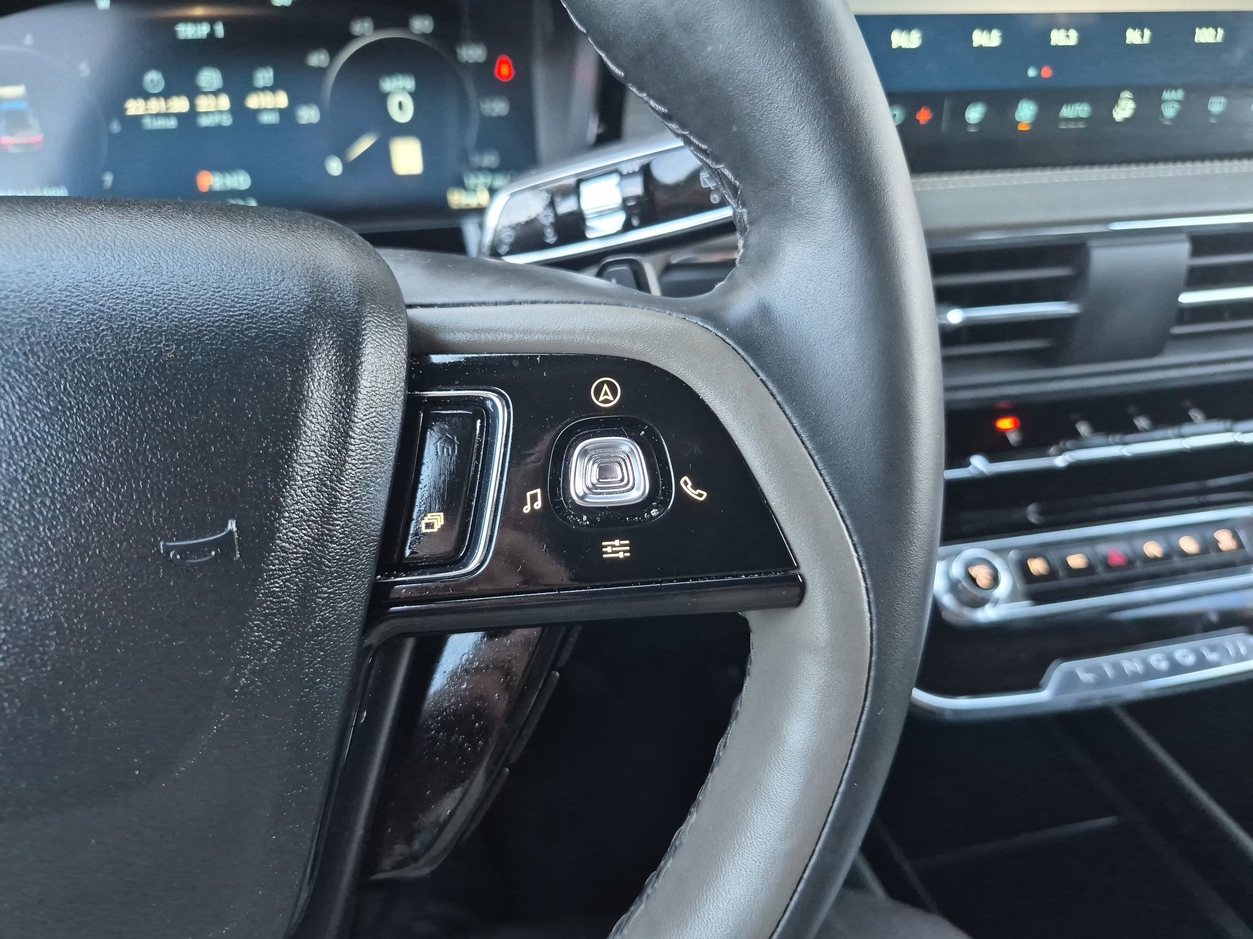 Used 2025 Lincoln Corsair Reserve w/ Towing Package image 26